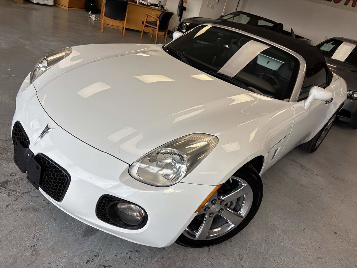 Used 2009 Pontiac Solstice GXP w/ Premium Package image 6