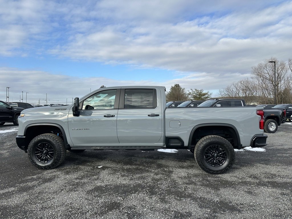 Used 2024 Chevrolet Silverado 2500 ZR2 w/ Technology Package image 9