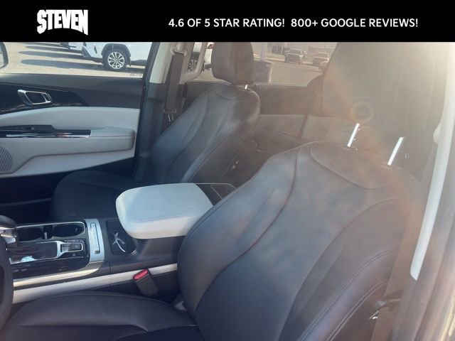 Used 2024 Kia Carnival EX image 11