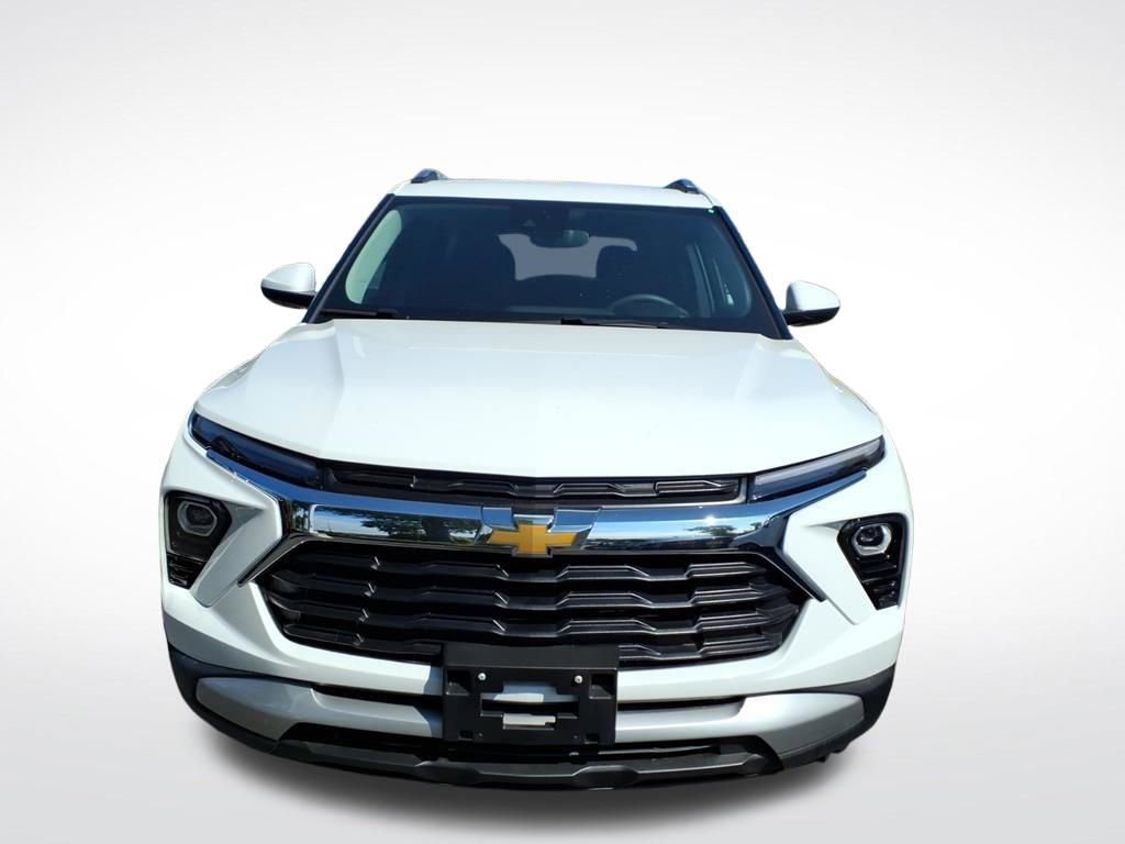 Used 2025 Chevrolet TrailBlazer LT w/ Driver Confidence Package image 2