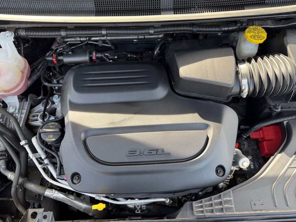 Used 2024 Chrysler Pacifica Touring-L image 29