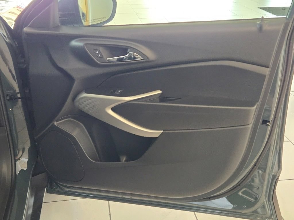 New 2026 Chevrolet Trax LS w/ LS Convenience Package FWD image 4