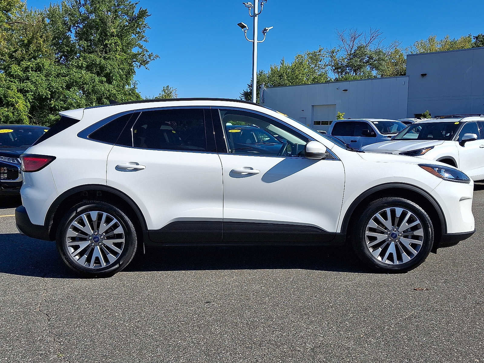 Used 2022 Ford Escape Titanium w/ Class II Trailer Tow Package image 7