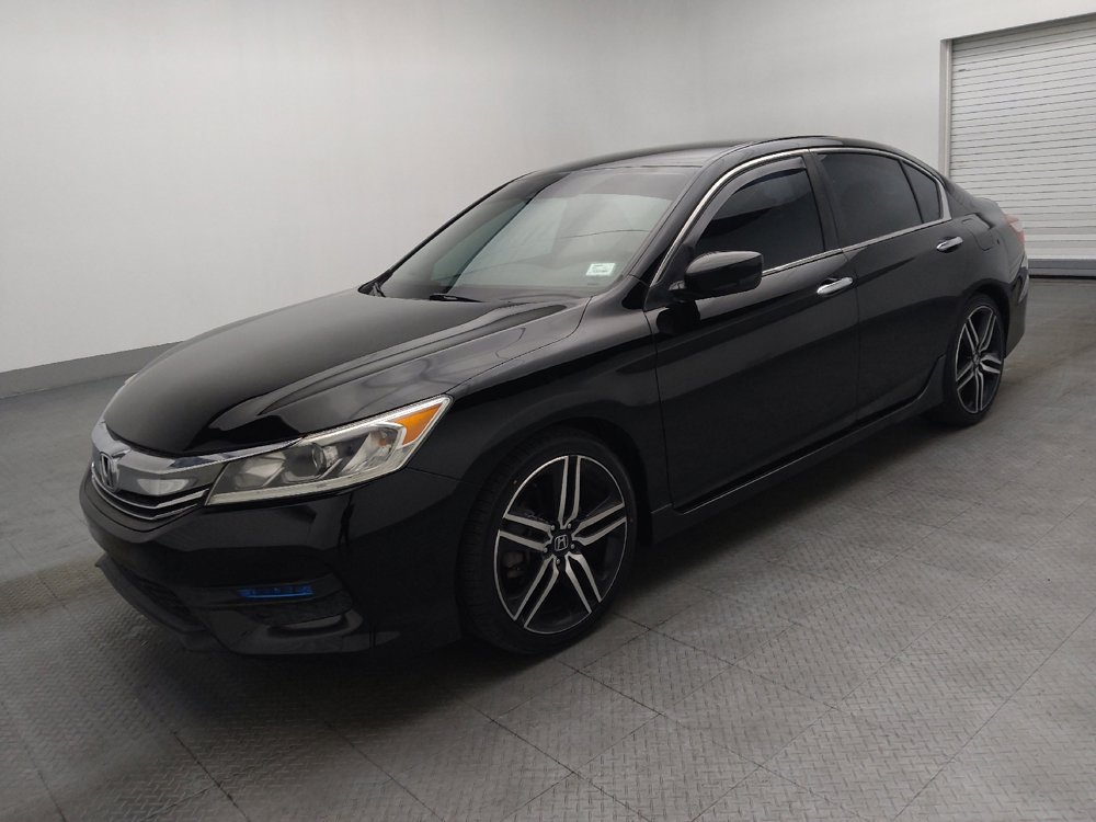 Used 2017 Honda Accord Sport image 2