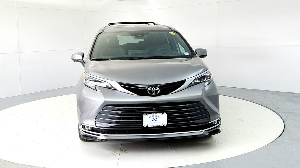 New 2026 Toyota Sienna Platinum AWD/4WD image 8