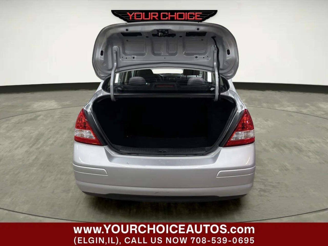 Used 2010 Nissan Versa Sedan FWD image 5