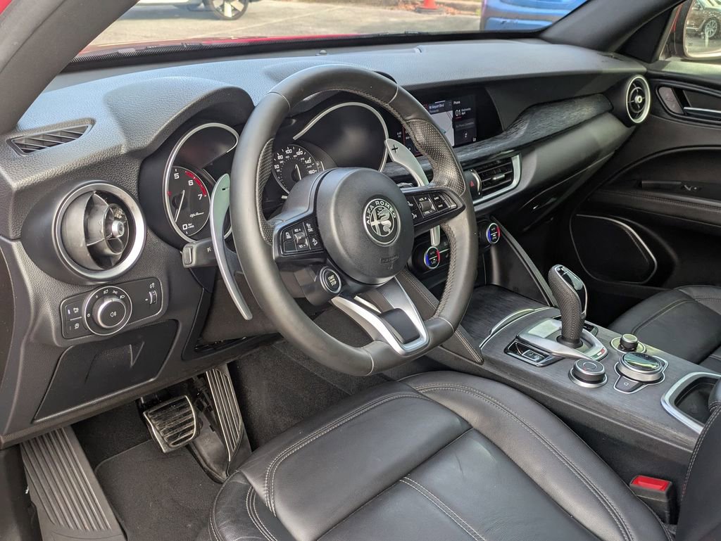 Used 2023 Alfa Romeo Stelvio Sprint AWD/4WD image 27