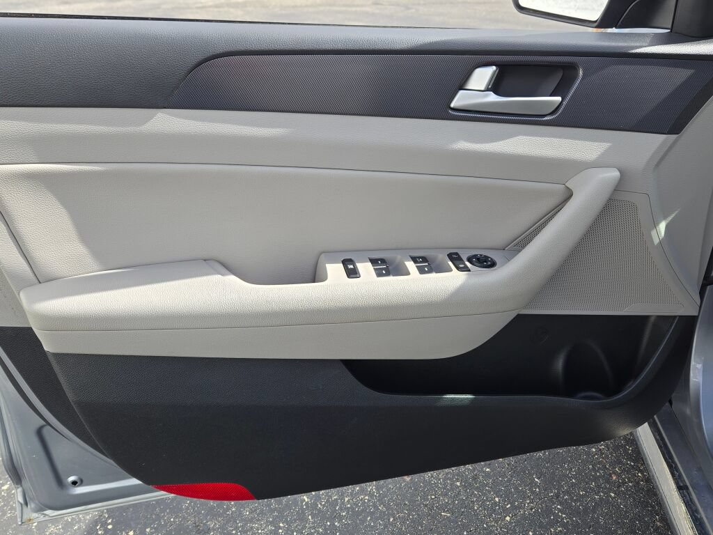 Used 2016 Hyundai Sonata Sport w/ Cargo Package FWD image 17