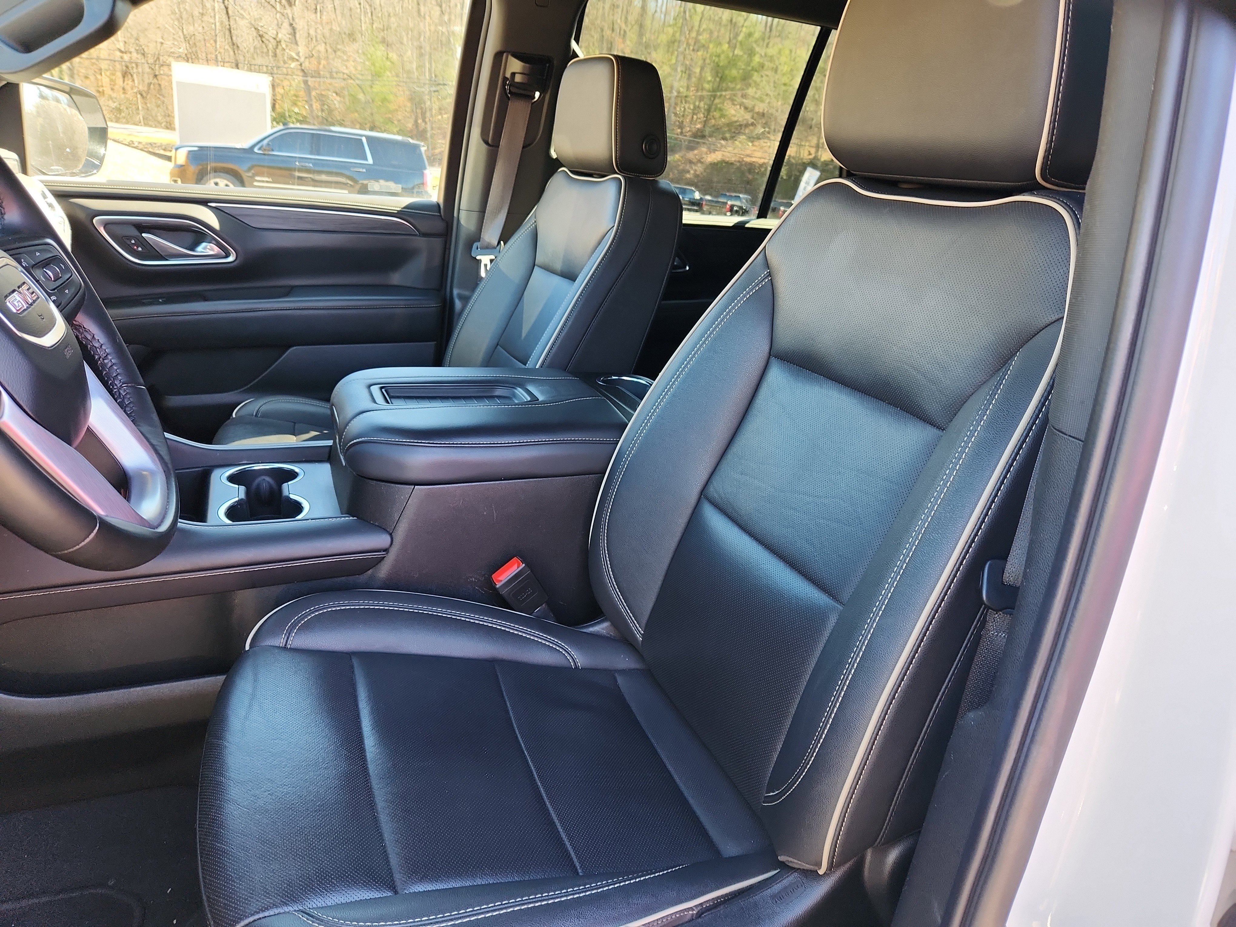 Used 2024 GMC Yukon SLT image 8