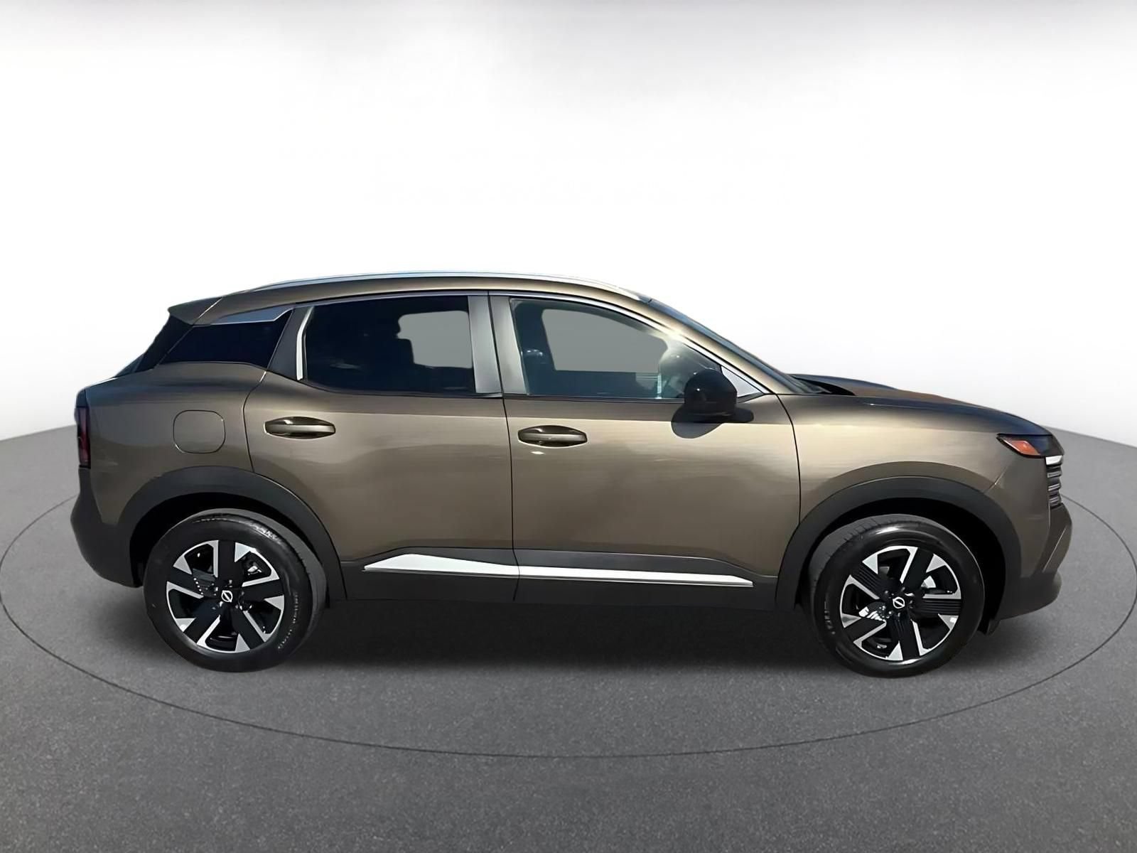Used 2026 Nissan Kicks SV w/ Cold Weather Package AWD/4WD image 15