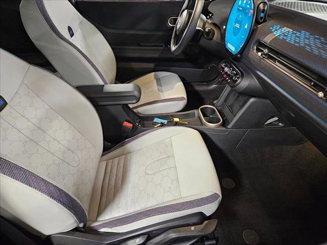 Used 2025 MINI Cooper 2-Door Hardtop image 21