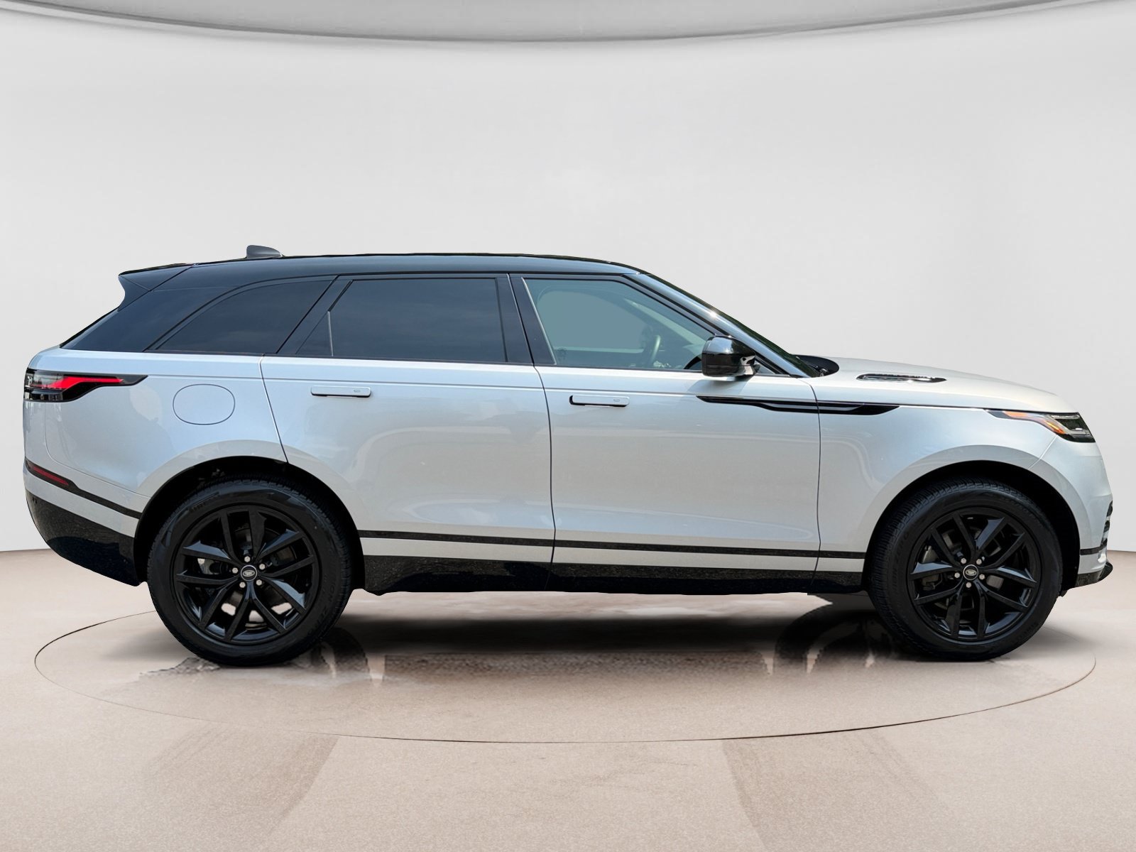 Used 2024 Land Rover Range Rover Velar Dynamic SE AWD/4WD image 6