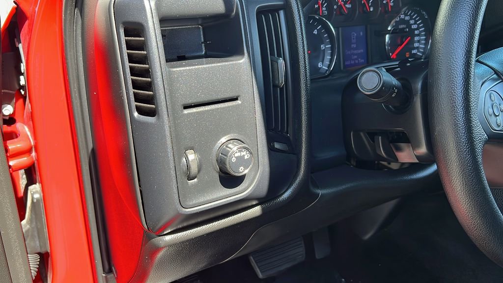 Used 2018 Chevrolet Silverado 1500 Custom w/ Custom Value Package RWD image 15