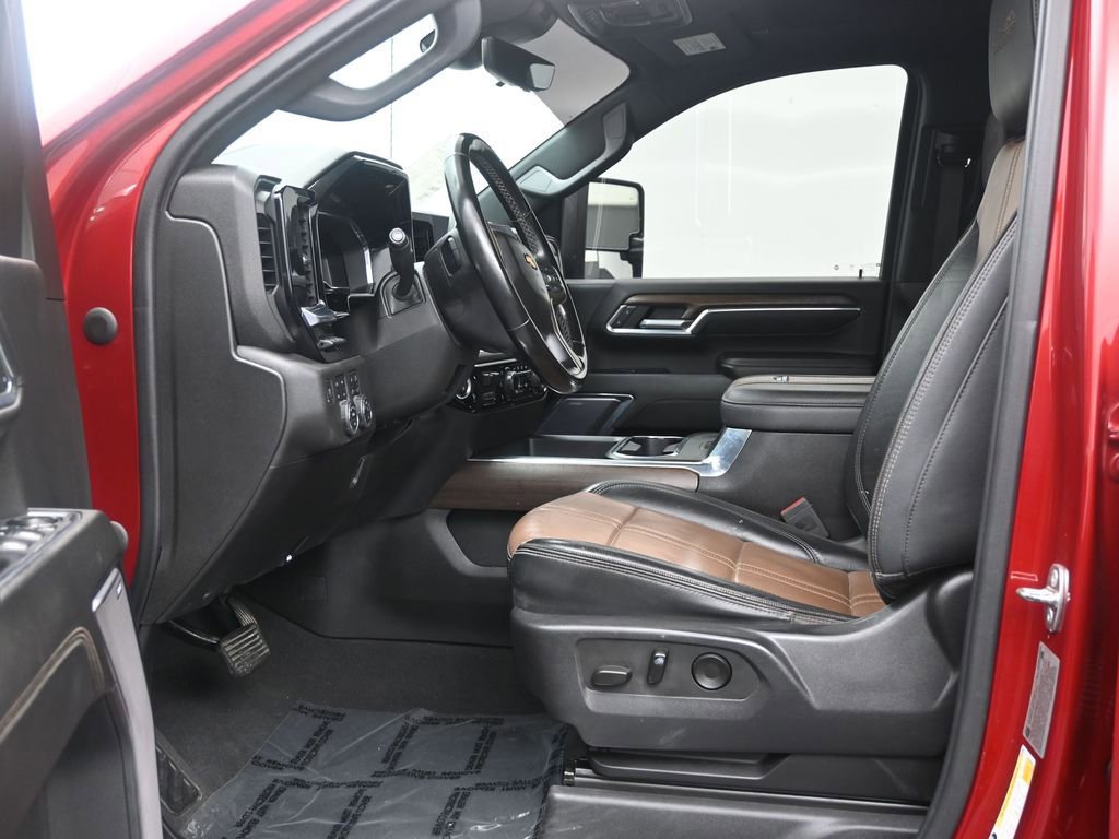 Used 2024 Chevrolet Silverado 2500 High Country w/ High Country Premium Package image 12
