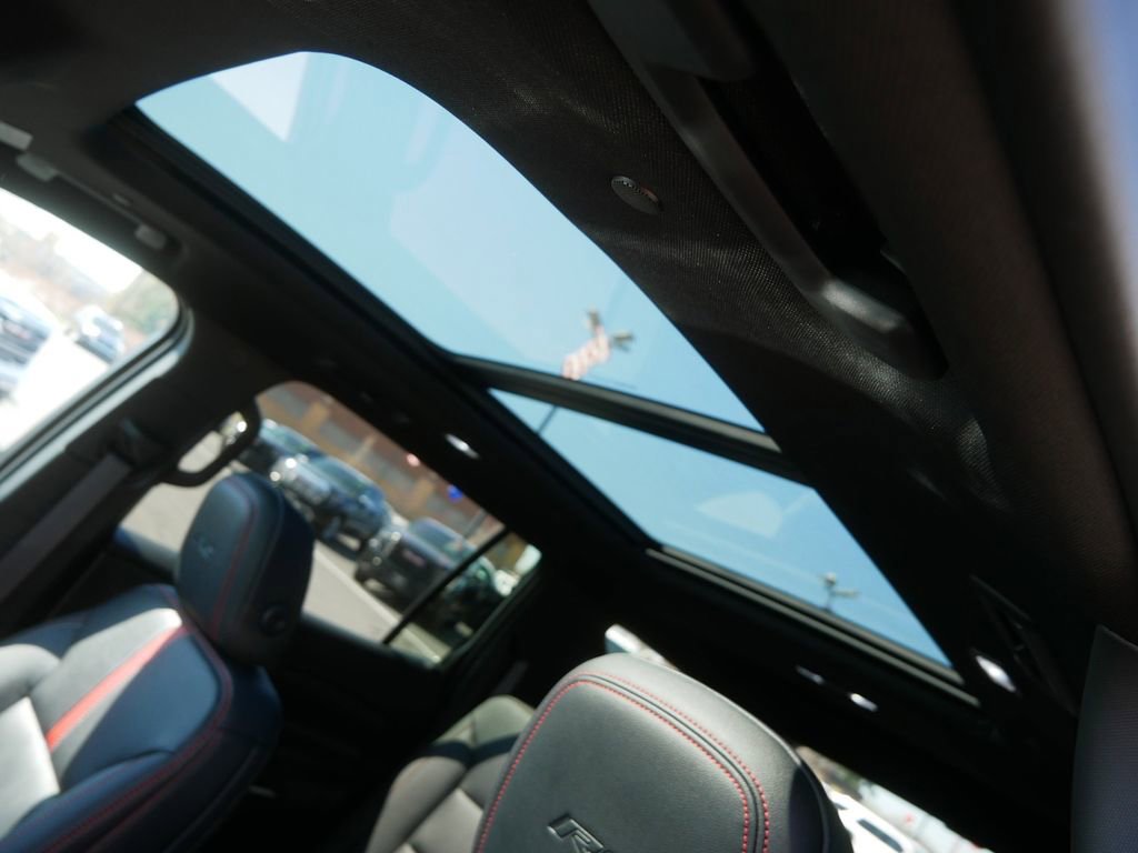 Used 2025 Chevrolet Traverse RS w/ LPO, Floor Liner Package AWD/4WD image 12