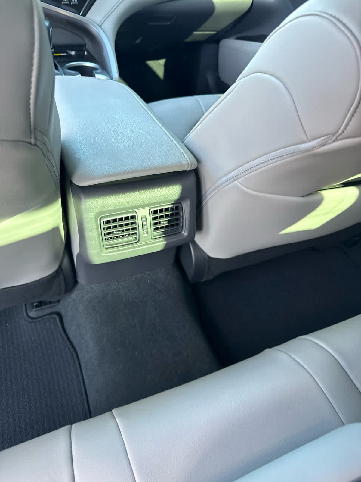 Used 2022 Toyota Camry XLE FWD image 13