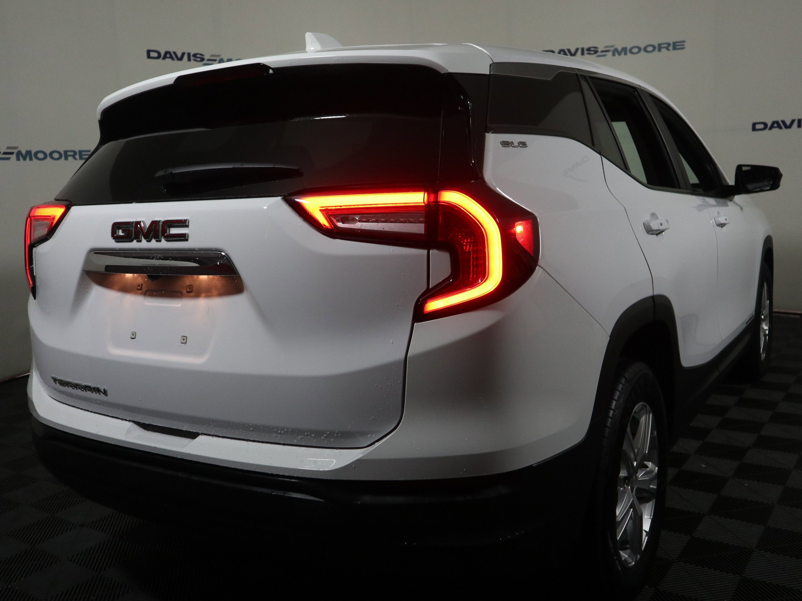Used 2022 GMC Terrain SLE image 6