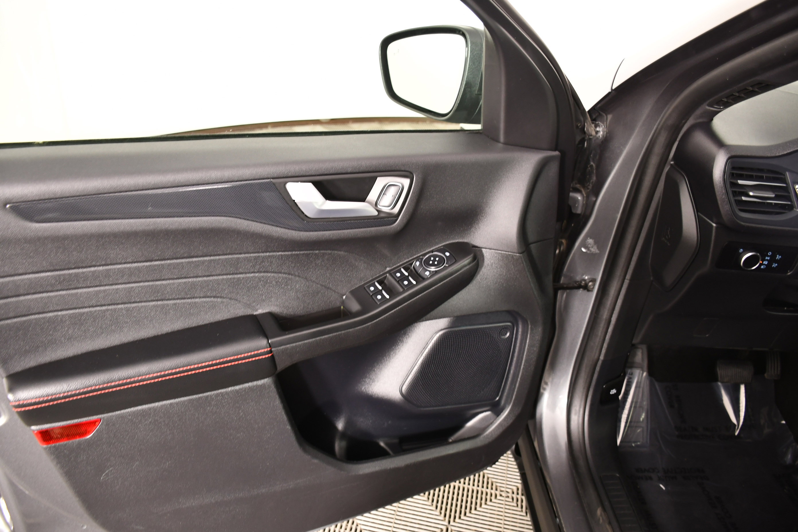 Used 2025 Ford Escape ST-Line image 34