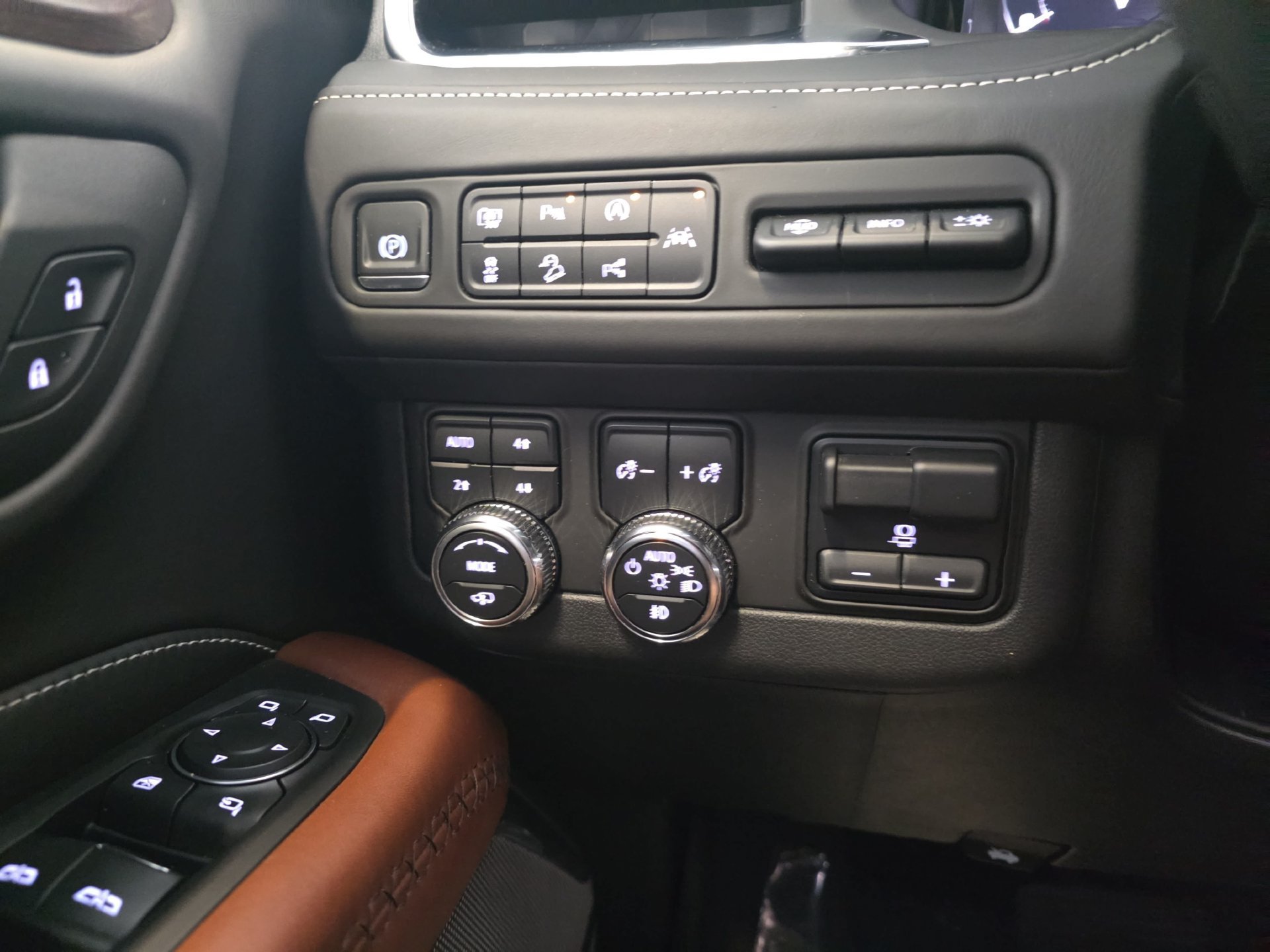 Used 2023 GMC Yukon Denali Ultimate AWD/4WD image 21