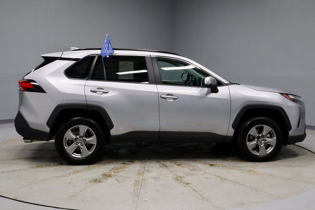 Used 2025 Toyota RAV4 XLE image 5