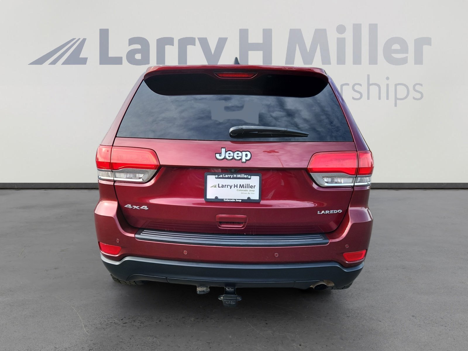 Used 2019 Jeep Grand Cherokee Laredo w/ 18" Wheel & 8.4" Radio Group image 4