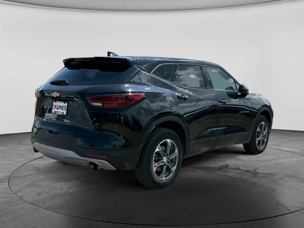 Used 2025 Chevrolet Blazer LT AWD/4WD image 10