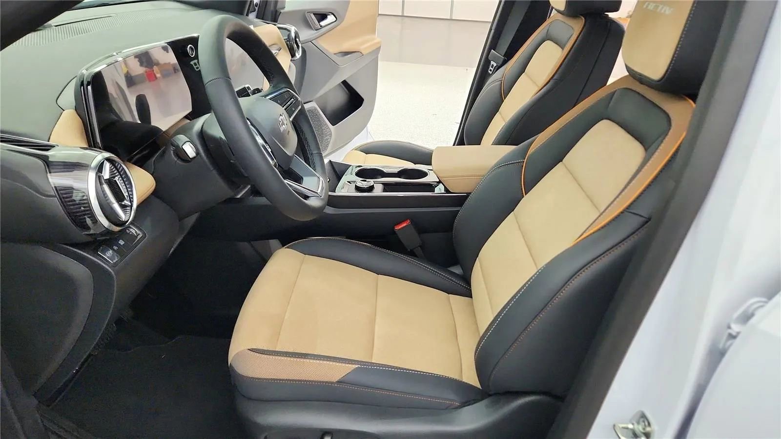 New 2026 Chevrolet Equinox ACTIV w/ Convenience Package III FWD image 22