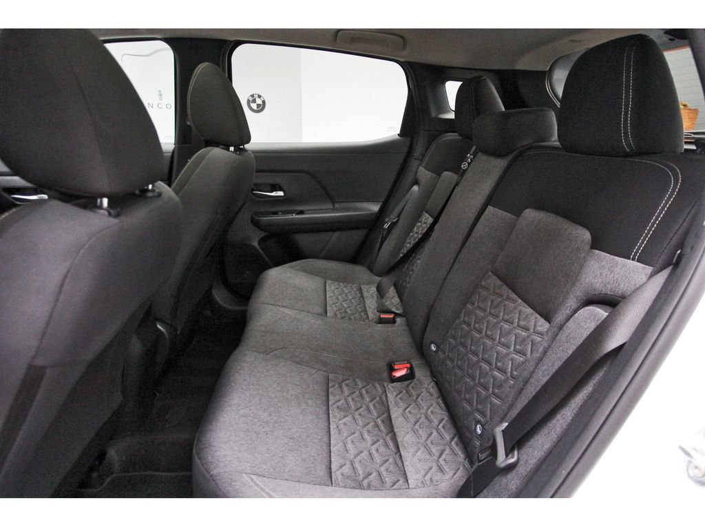 Used 2026 Nissan Kicks SV w/ SV Premium Package FWD image 13