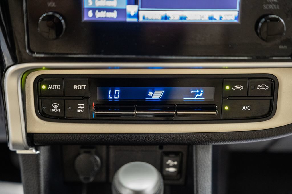Used 2019 Toyota Corolla LE FWD image 21