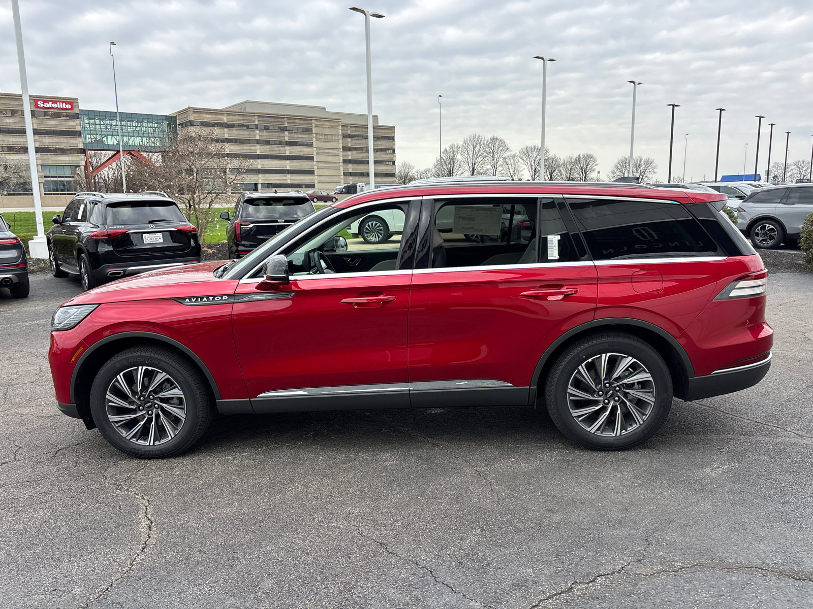 New 2026 Lincoln Aviator AWD image 4