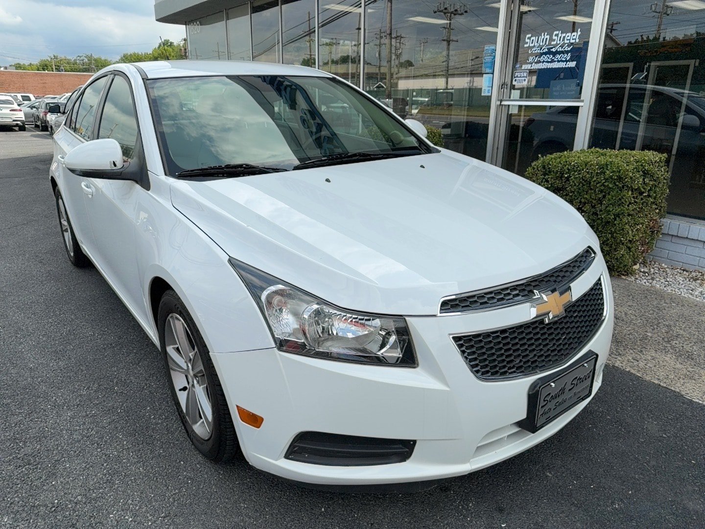 Used 2013 Chevrolet Cruze LT FWD image 2