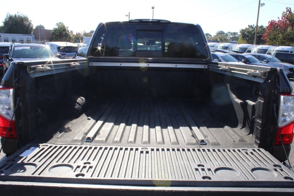 Used 2019 Nissan Titan SV w/ SV Convenience Package image 39