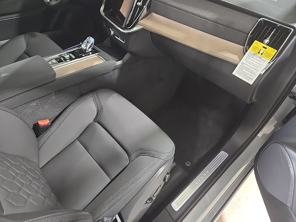 New 2026 Volvo XC90 T8 Plus w/ Protection Package Premier image 24