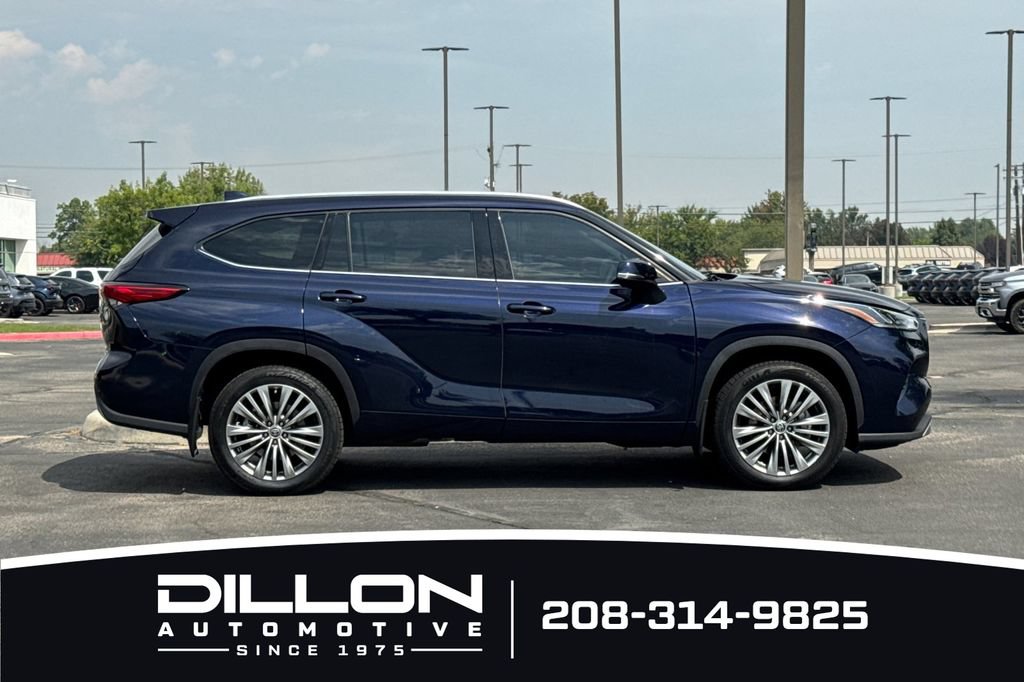 Used 2020 Toyota Highlander Platinum AWD/4WD image 3