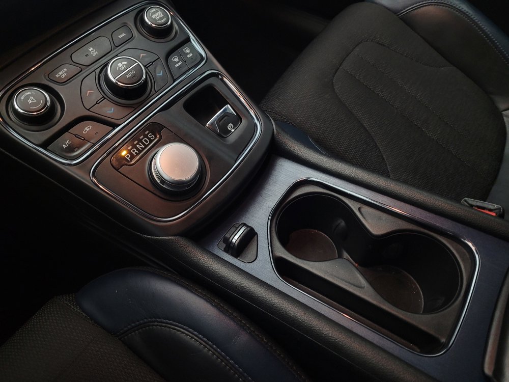 Used 2015 Chrysler 200 S w/ Navigation & Sound Group I image 26