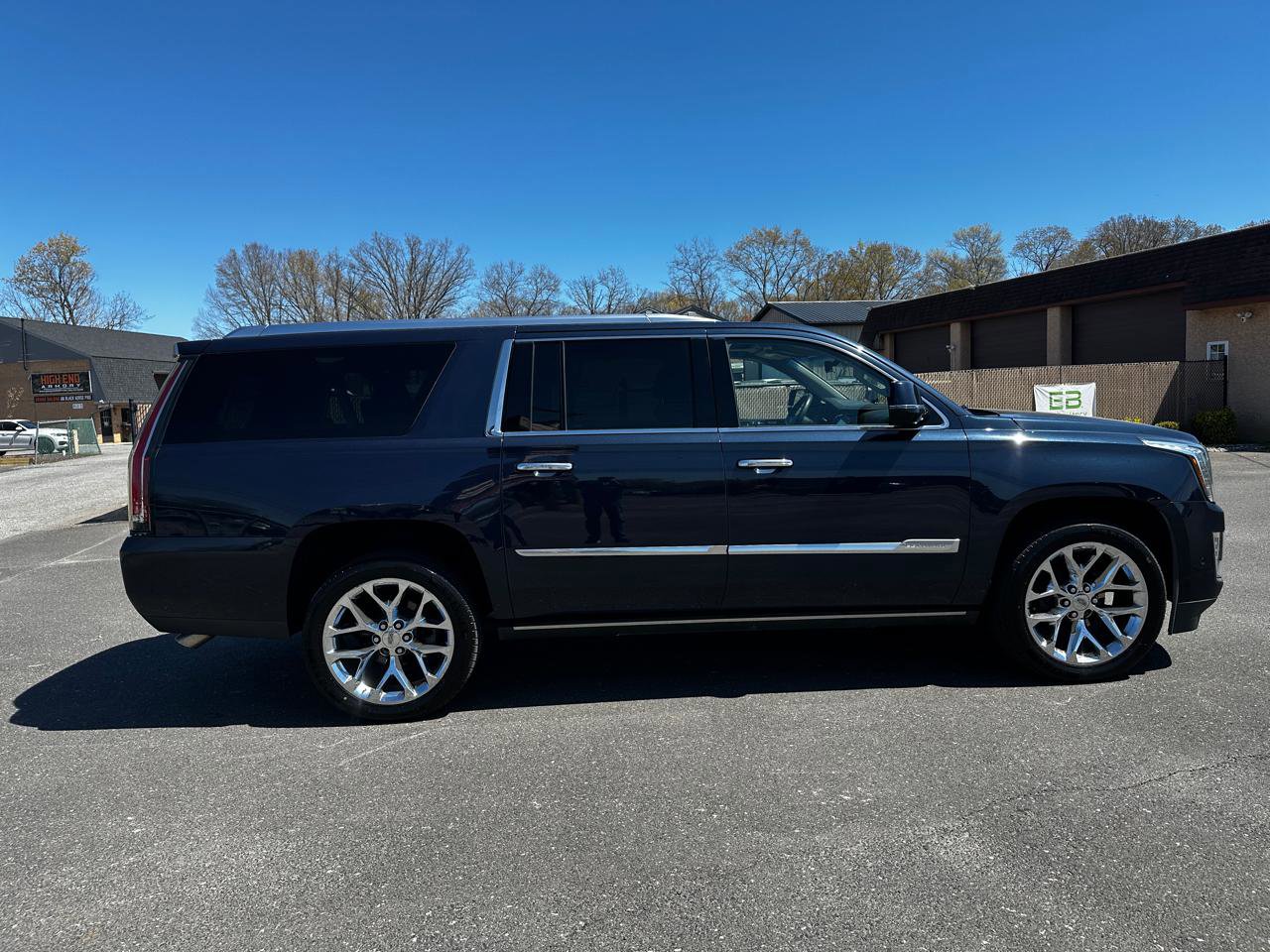 Used 2017 Cadillac Escalade ESV Premium Luxury AWD/4WD image 4
