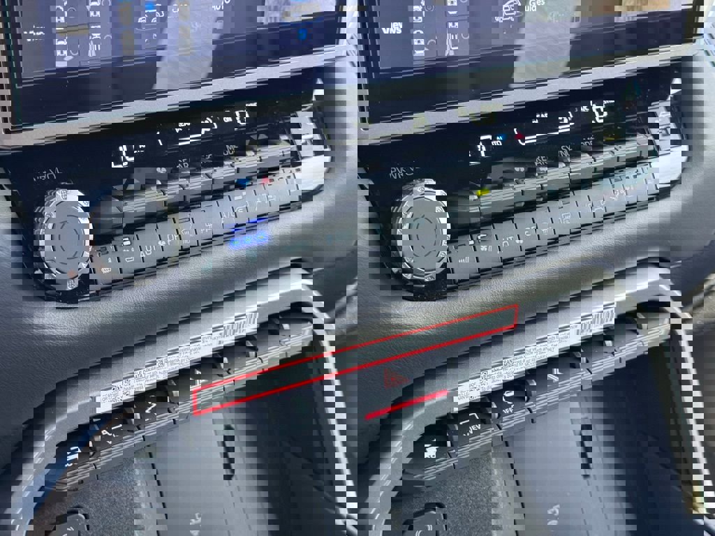 Used 2026 Toyota Sequoia Platinum image 28