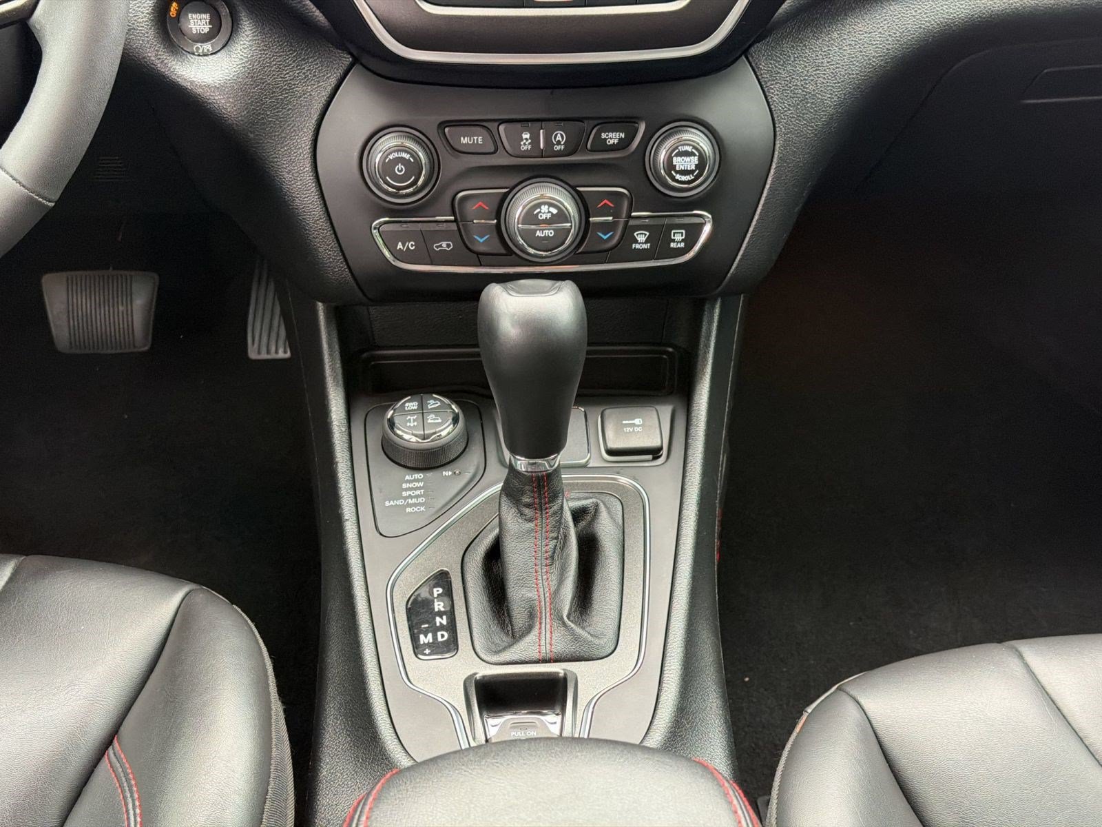 Used 2022 Jeep Cherokee Trailhawk w/ Sun, Sound & Nav Group AWD/4WD image 16