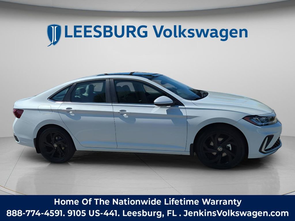 New 2026 Volkswagen Jetta SE image 2