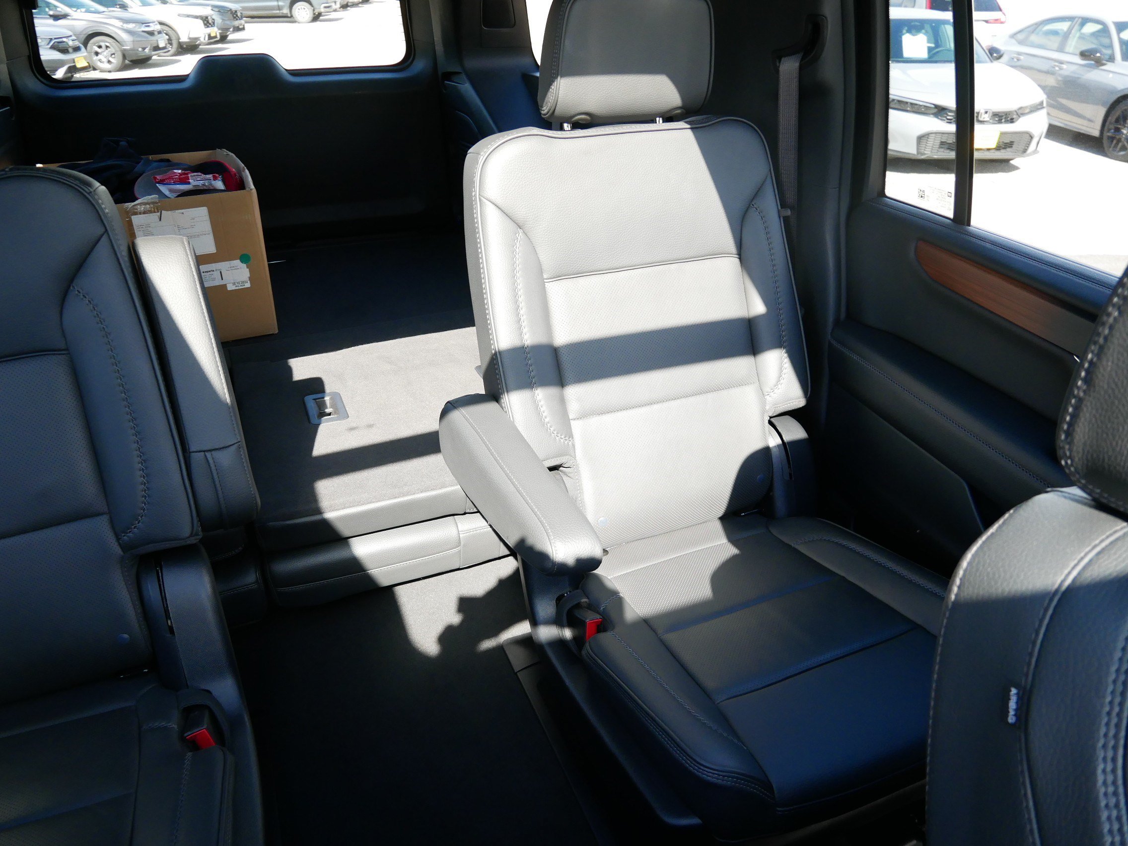 Used 2025 GMC Yukon XL Denali w/ Sun & Power Step Package AWD/4WD image 14