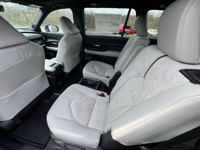 New 2026 Toyota Grand Highlander AWD Hybrid image 17