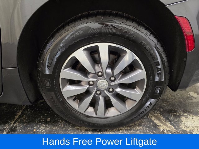 Used 2020 Chrysler Pacifica Touring-L Plus FWD image 10