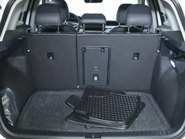 Certified 2025 Volkswagen Taos SEL AWD/4WD image 32