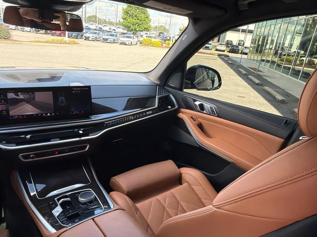Used 2024 BMW X5 xDrive40i w/ M Sport Package AWD/4WD image 29