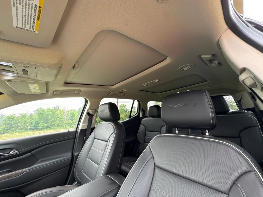 Used 2023 GMC Acadia Denali w/ Denali Technology Package AWD/4WD image 16