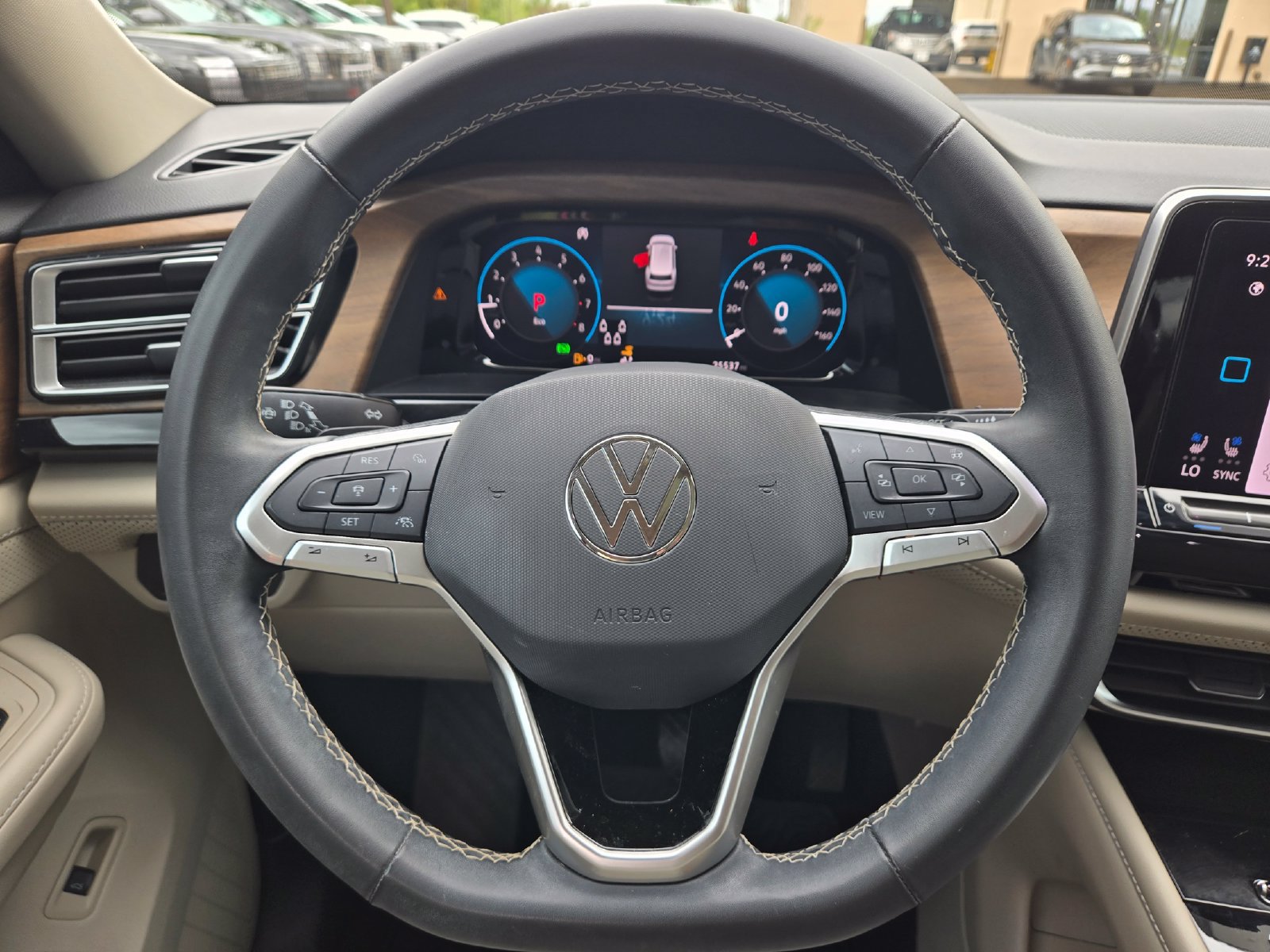 Used 2024 Volkswagen Atlas SE FWD image 11