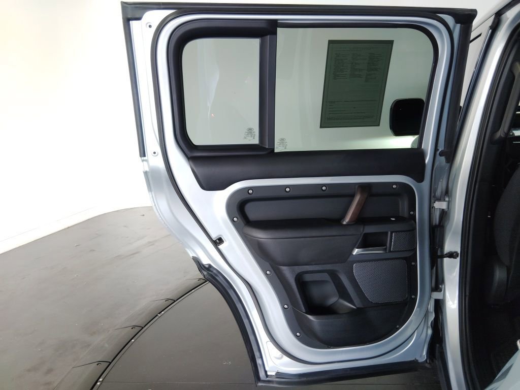 Used 2022 Land Rover Defender 110 X image 37