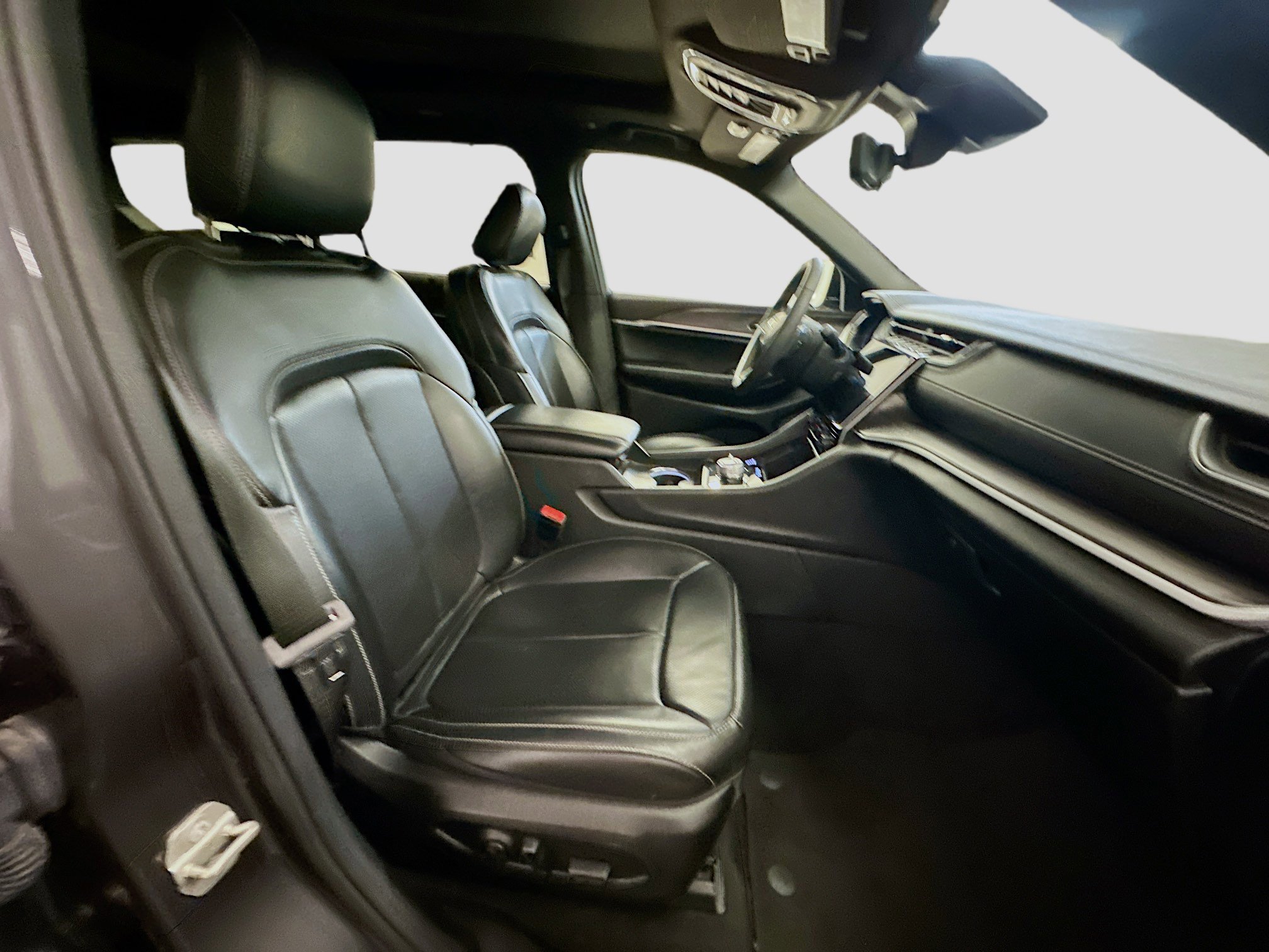 Used 2024 Jeep Grand Cherokee L Limited w/ Luxury Tech Group II image 35