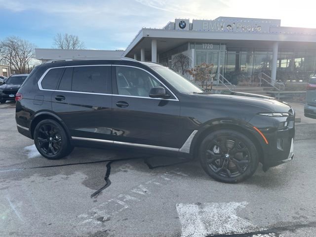 Used 2024 BMW X7 xDrive40i w/ Premium Package image 2