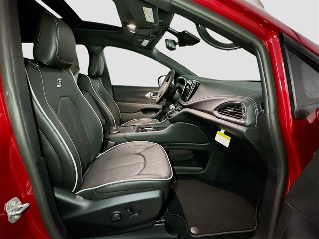 New 2026 Chrysler Pacifica Limited image 33
